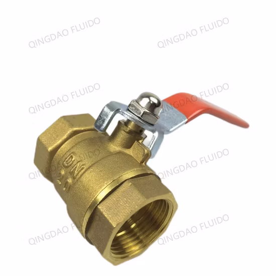 Valvola a sfera con serratura magnetica ad angolo per contatore dell'acqua con tubo in PE con giunto a compressione